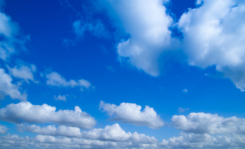 蓝色的天空背景