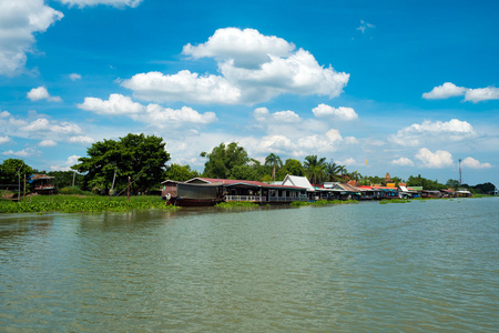 亚洲住宅生活方式在河畔