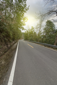 蜿蜒的道路背景