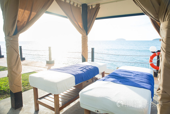按摩床在海边