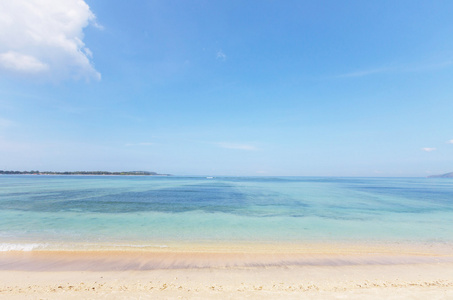 宁静海滩背景