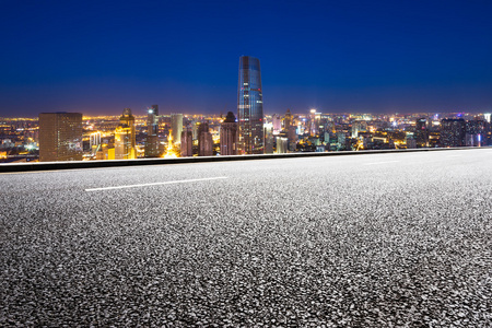 空路与现代城市天际线