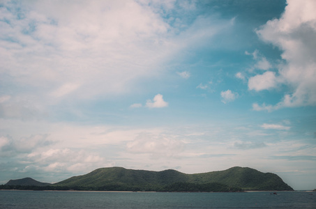 绿色的岛屿和海洋自然景观复古