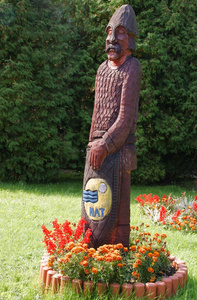 木制民间雕塑在乌斯特龙城镇建设