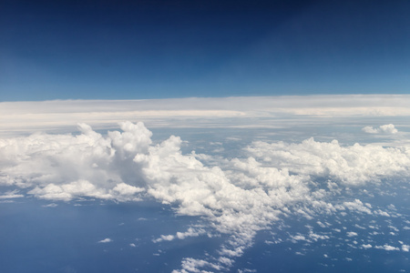云从一架飞机空中天空视图