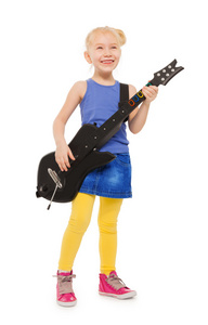 可爱女孩在玩电吉他