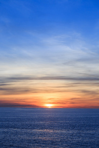 在普吉岛，黄昏的天空日落