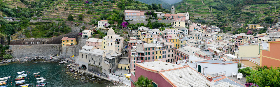 美丽的景色多彩村庄 Vernazza，意大利