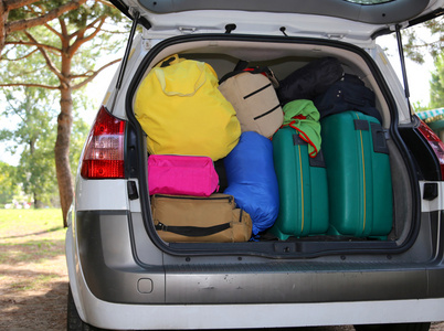 行李和行李箱离开家庭暑假时