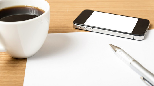 纸和笔用咖啡杯和智能手机