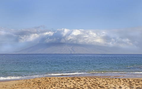 从夏威夷毛伊岛马凯纳海滩看风景