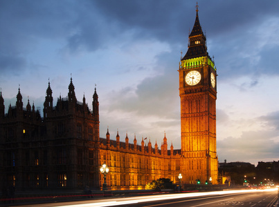 伦敦, 英国2014年7月21日 伦敦日落。大本钟和议会的房子