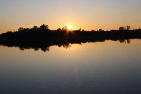 夕阳在河上