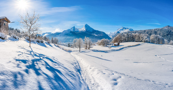 与 Watzmann 地块，德国巴伐利亚阿尔卑斯山冬季景观