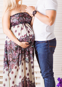 怀孕的妇女和她的丈夫