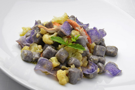 紫菜龙虾1的紫薯饺子盘