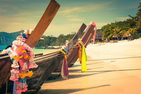 长船和热带海滩，安达曼海，皮皮岛 Thaila