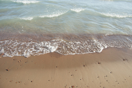 波和沙子海滩背景