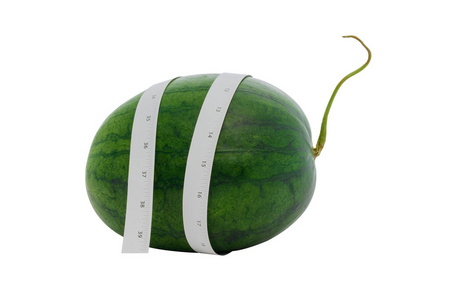 卷尺包裹着一个西瓜