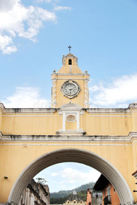 安提瓜，危地马拉圣塔卡塔琳娜拱门，这座城市的象征