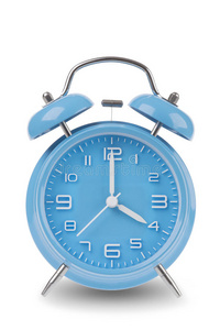 蓝色闹钟，手在凌晨4点或下午4点隔离在白色背景上