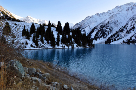 高山湖泊