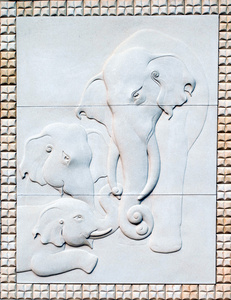 大象雕刻石头墙