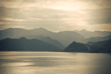 高山湖泊中国天空