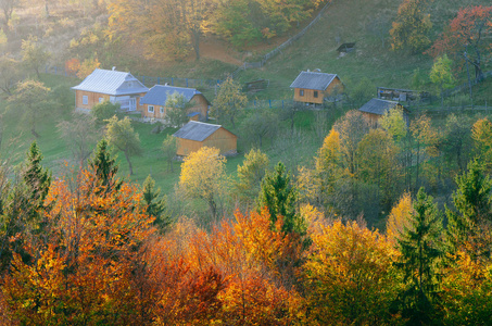 在一个山村里的秋景