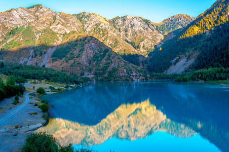 高山湖泊