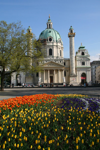维也纳卡尔广场的圣查尔斯教堂