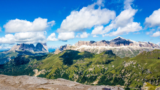 蝶鞍和 Langkofel，在地块的集团的全景视图