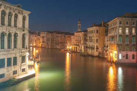 美丽的夜景，著名的京杭大运河在威尼斯，它