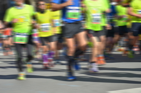 模糊背景 马拉松跑步公路跑步运动健身和健康生活方式概念