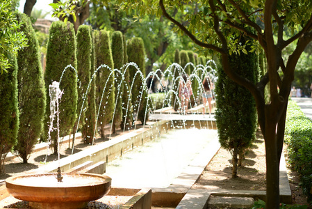 在帕尔马的公共花园里的美丽老喷泉