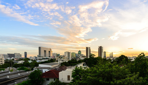 曼谷城市景观在日落时