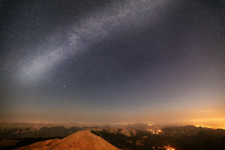 夜晚的天空中的星星