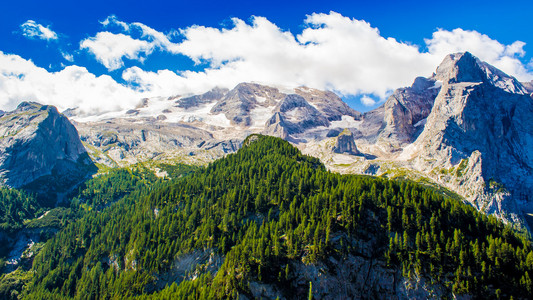 Marmolada，意大利的山丘的视图