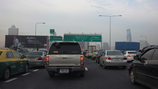 曼谷高速公路上的交通堵塞