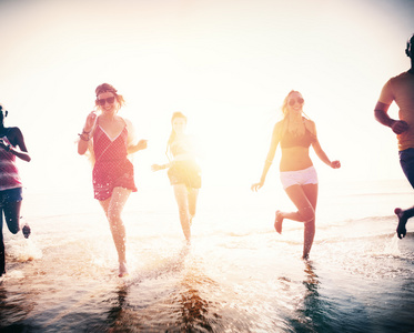 友谊在海滩暑假概念