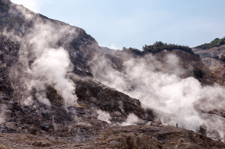 喷气和火山口内壁活跃布尔诺 solfatara 下车
