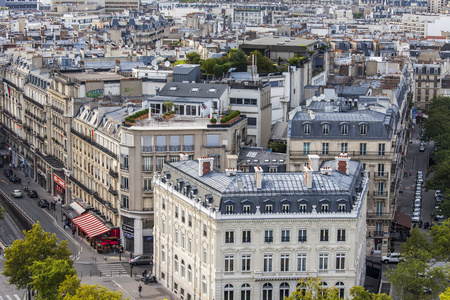 巴黎，法国，2015 年 8 月 31 日。顶视图从调查平台上屋顶的巴黎