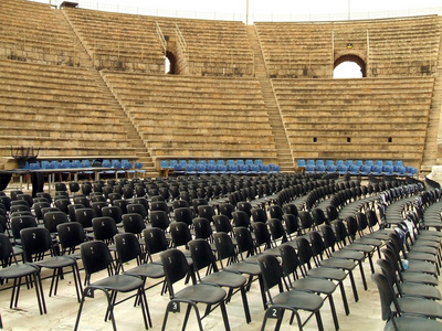 罗马剧场废墟的凯撒利亚在以色列