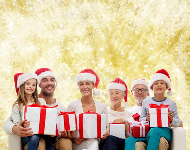 快乐家庭圣诞老人帽子和礼品盒