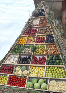 水果和蔬菜的金字塔