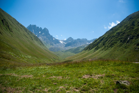 在格鲁吉亚山徒步旅行图片