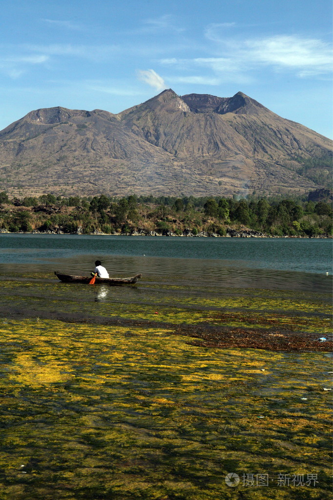 在巴图尔湖景观