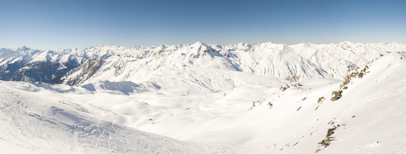 雪山峡谷的视图