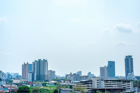 建设铁路与城市背景