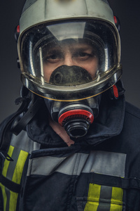 救援的消防队员的肖像